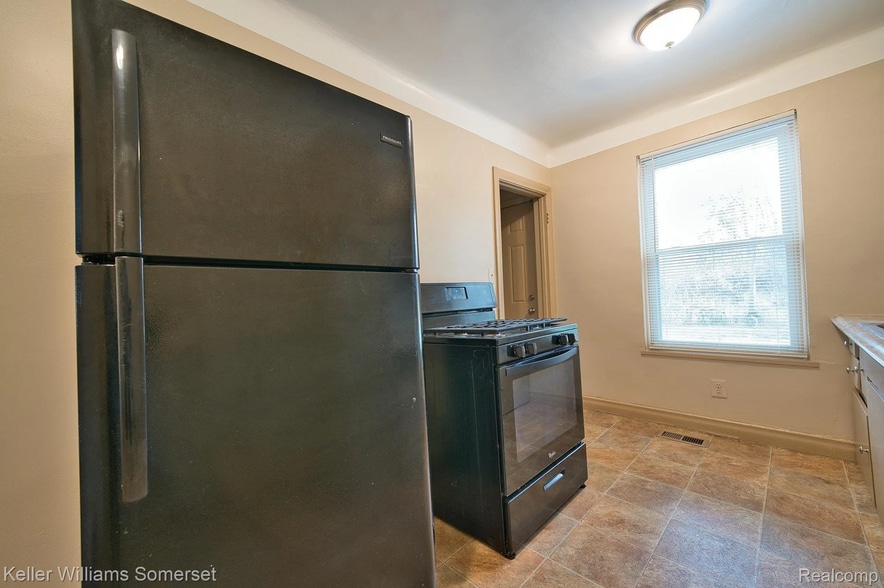 More Photos Of 51 Spokane Dr, Pontiac Apartments For Sale