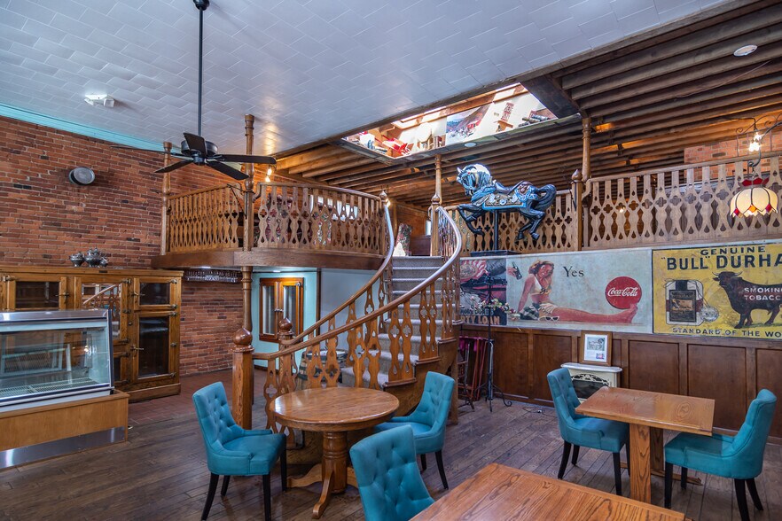 More Photos Of 115 NE Locust St, Oakland Restaurant For Sale