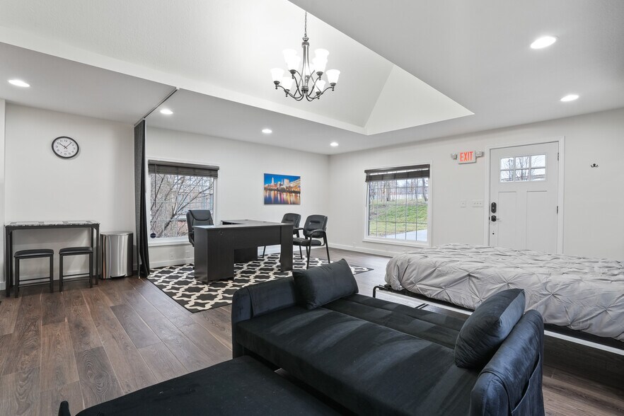 More Photos Of 153 E Dublin Granville Rd, New Albany Medical For Lease