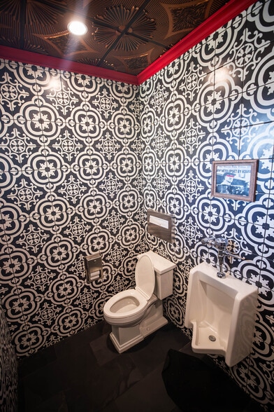 More Photos Of 829 Kapahulu Ave, Honolulu Restaurant For Lease