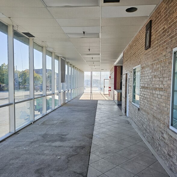 More Photos Of 350 Center St, Grayslake Warehouse For Sale