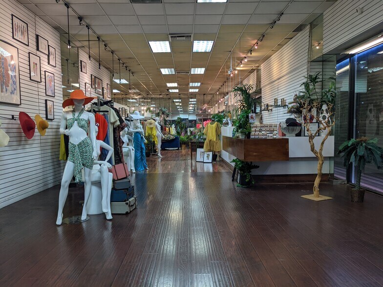 More Photos Of 201-207 S Market St, Inglewood Storefront For Lease