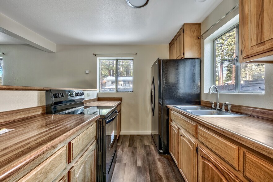 More Photos Of 1036 Moss Rd, South Lake Tahoe Apartments For Sale