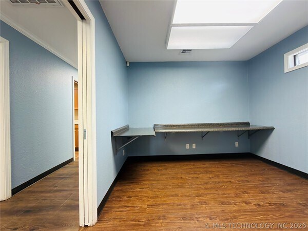 More Photos Of 1002 E Cherry St, Cushing Medical For Sale