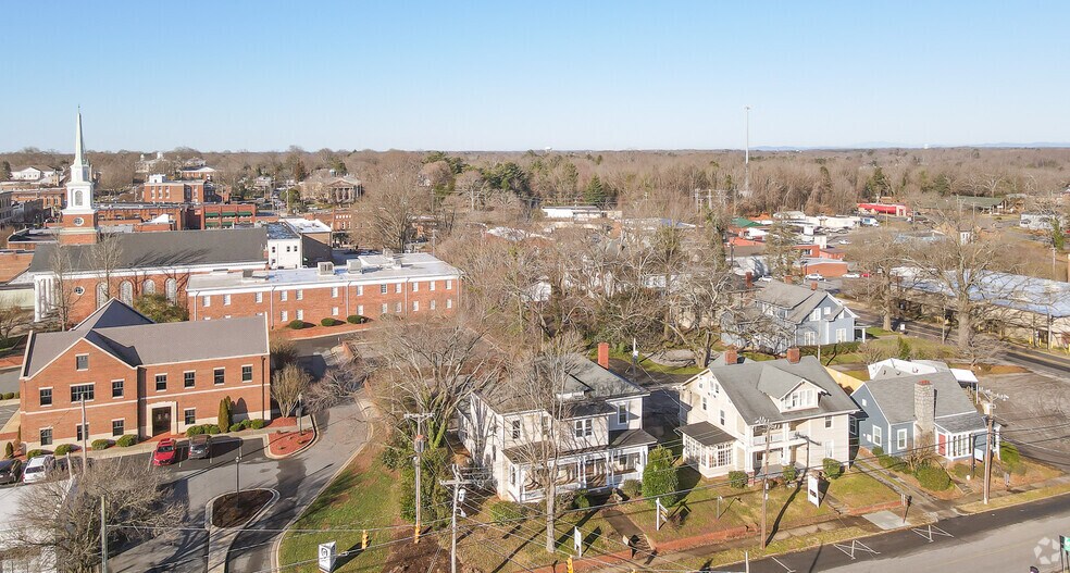 More Photos Of 125 N Tradd St, Statesville Office For Sale