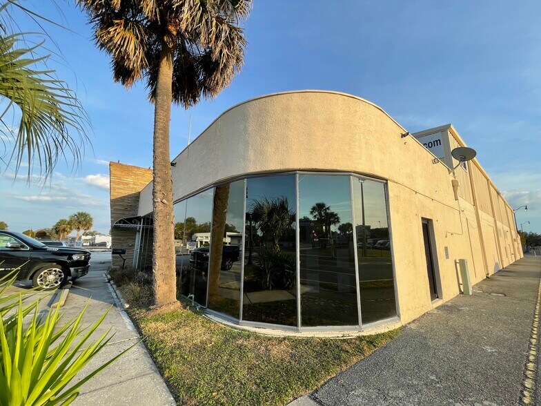 More Photos Of 201 E Main St, Leesburg Self Storage For Lease
