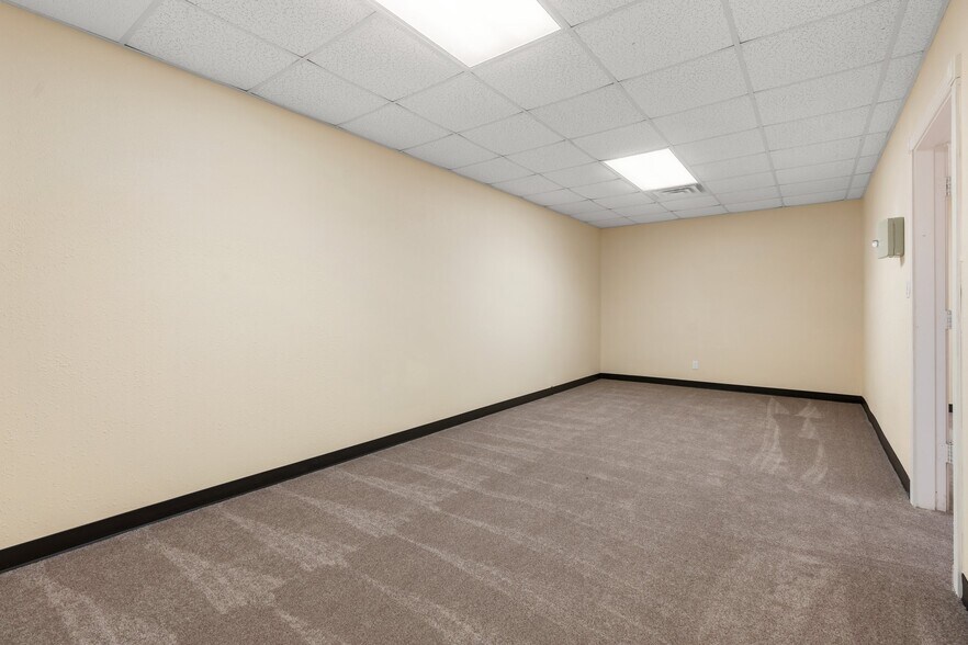 More Photos Of 26069 Springer Cemetary Rd, Hockley Flex For Sale