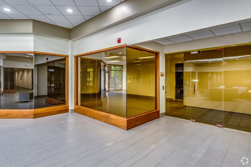 More Photos Of 11950 W Lake Park Dr, Milwaukee Office For Sale