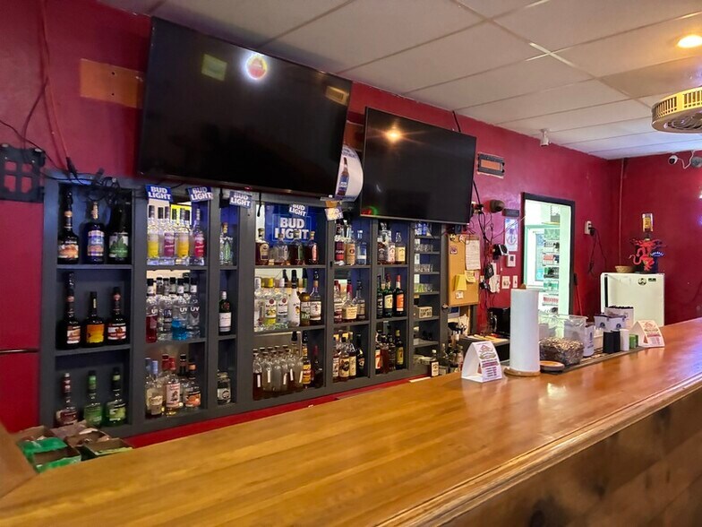More Photos Of 324 W Dearborn St, Havana General Retail For Sale