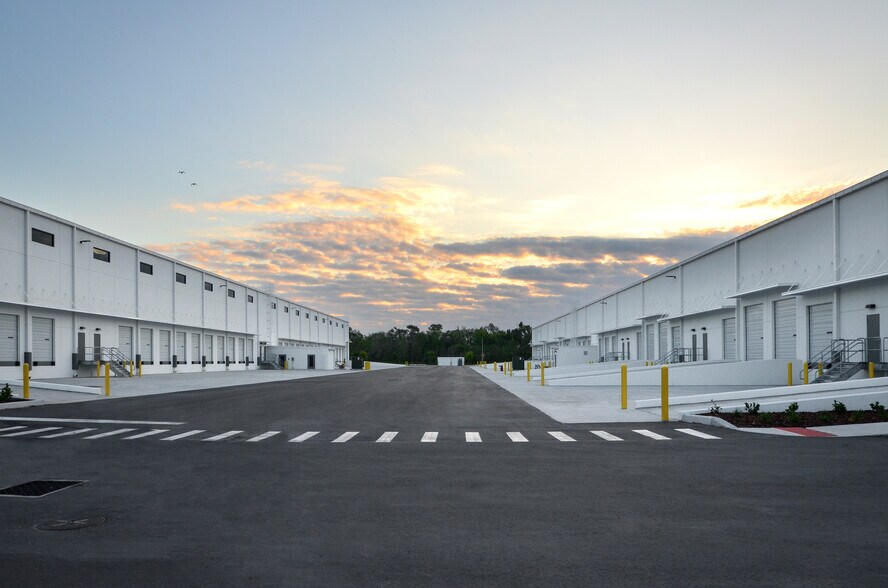 More Photos Of 11125 Gatewood Dr, Lakewood Ranch Unknown For Lease