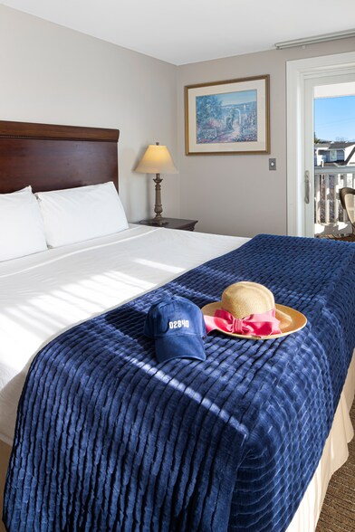 More Photos Of 551 Thames St, Newport Hotel For Sale