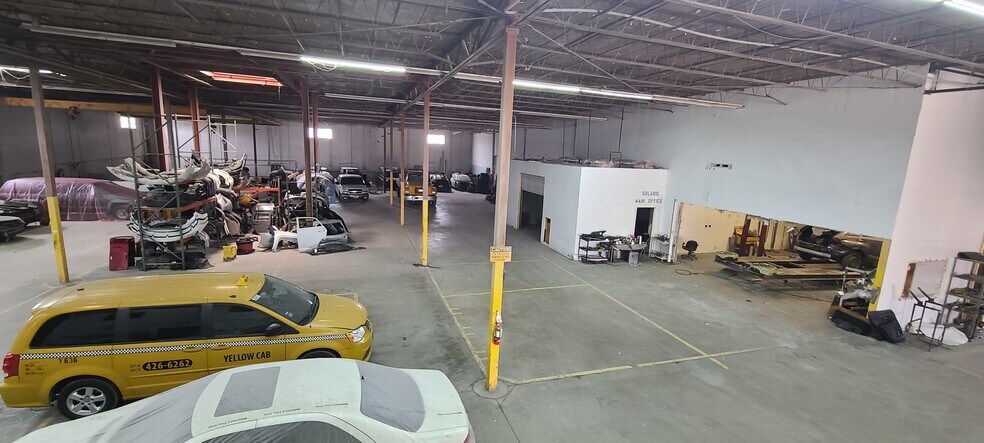 More Photos Of 2120 Vanco Dr, Irving Distribution For Lease