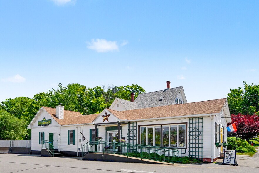 More Photos Of 11 Turnpike St, Jaffrey Freestanding For Sale