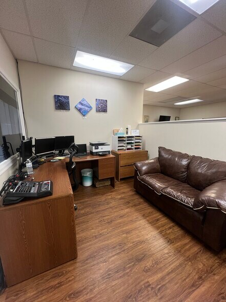 More Photos Of 161 Prosperity Dr, Winchester Showroom For Lease