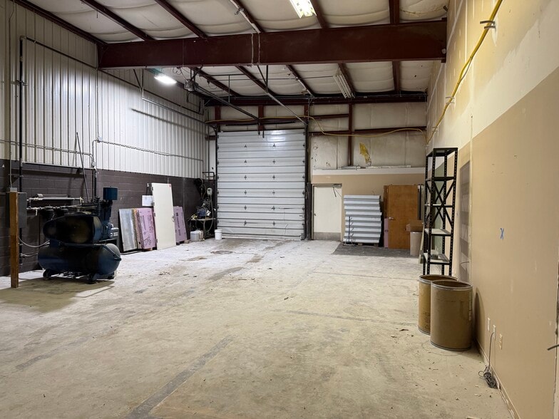 More Photos Of 5180 W River Dr, Comstock Park Manufacturing For Lease