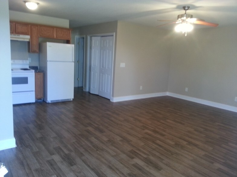 More Photos Of 95 Wanda Dr, Cleveland Apartments For Sale