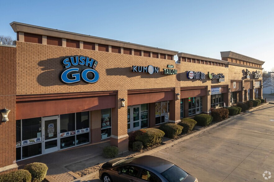 More Photos Of 3851 SW Green Oaks Blvd, Arlington Storefront Retail Office For Lease