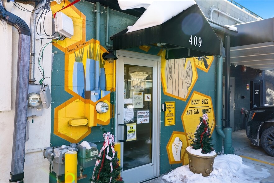 More Photos Of 409 S Main St, Rochester Storefront For Sale