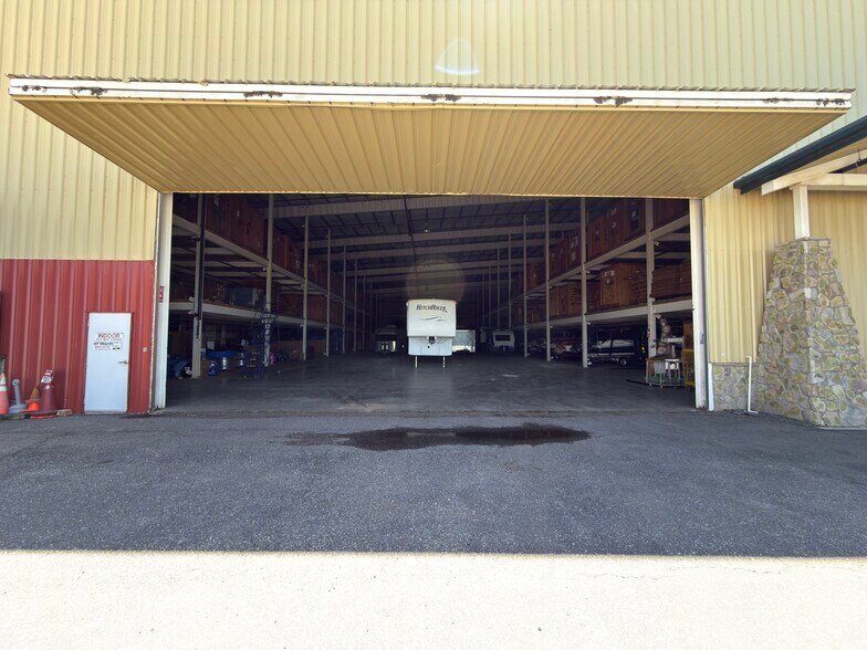More Photos Of 4700 Marketplace Dr, Johnstown Warehouse For Lease
