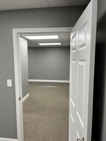 More Photos Of 7505 Sussex Dr, Florence Medical For Lease