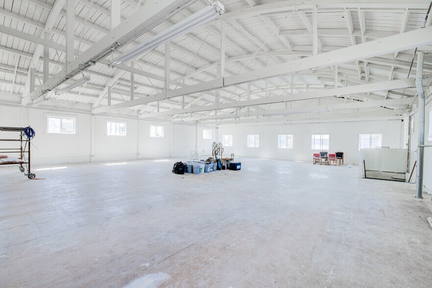 More Photos Of 4337 147th St, Lawndale Industrial For Sale