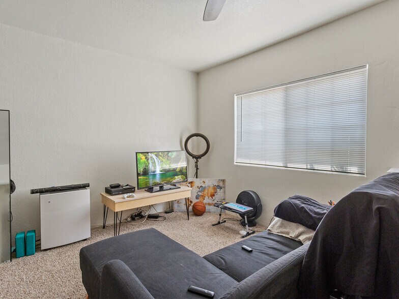 More Photos Of 331 Allen Ave, Glendale Multifamily For Sale