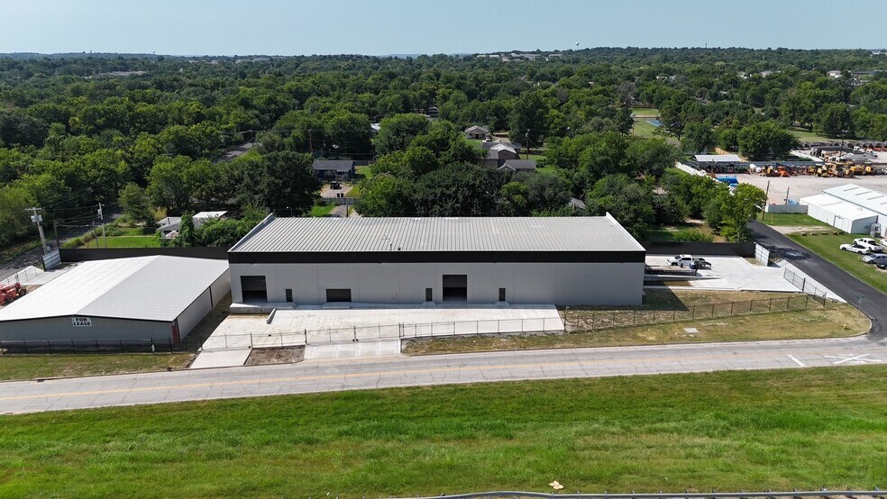 Primary Photo Of 3705 W Skelly Dr, Tulsa Unknown For Lease