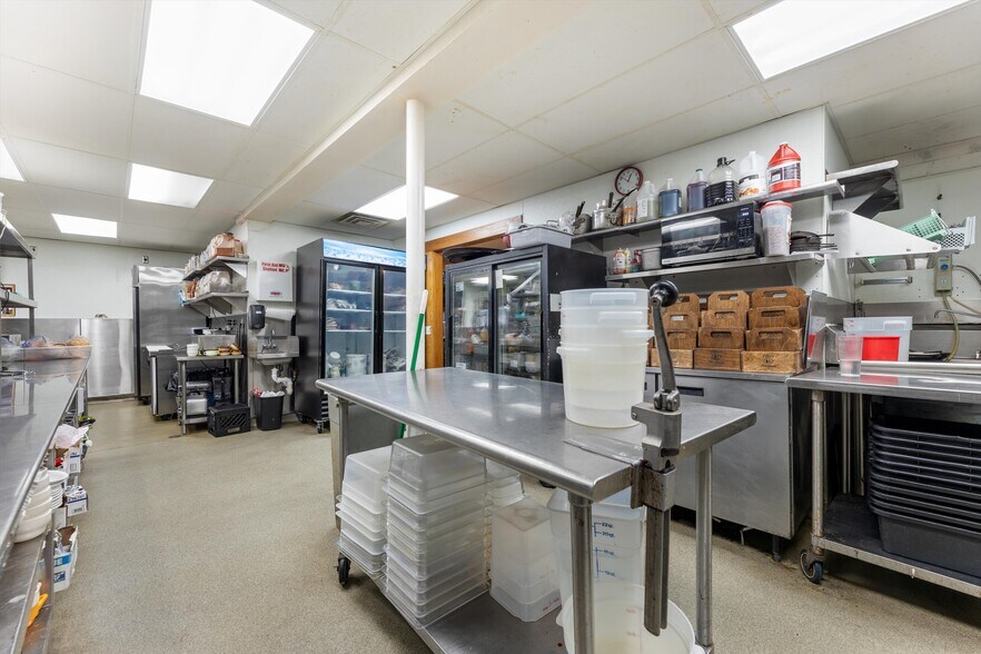 More Photos Of N67W33525 County Road K, Oconomowoc General Retail For Sale