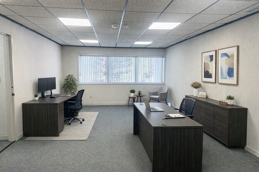 More Photos Of 446 Edwards Ave, Calverton Flex For Lease