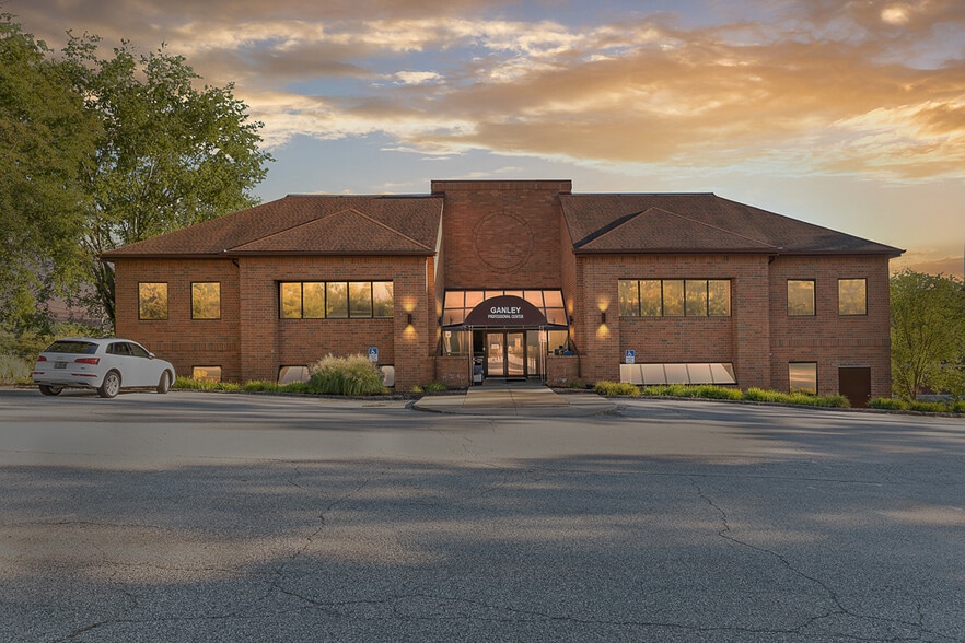 More Photos Of 8748 Brecksville Rd, Brecksville Office For Lease