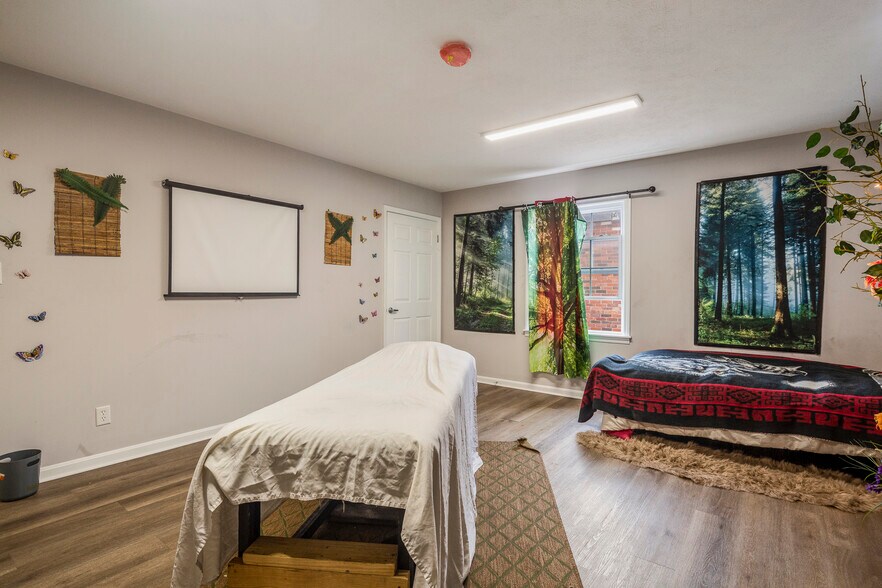 More Photos Of 6019 Preston Hwy, Louisville Office For Sale