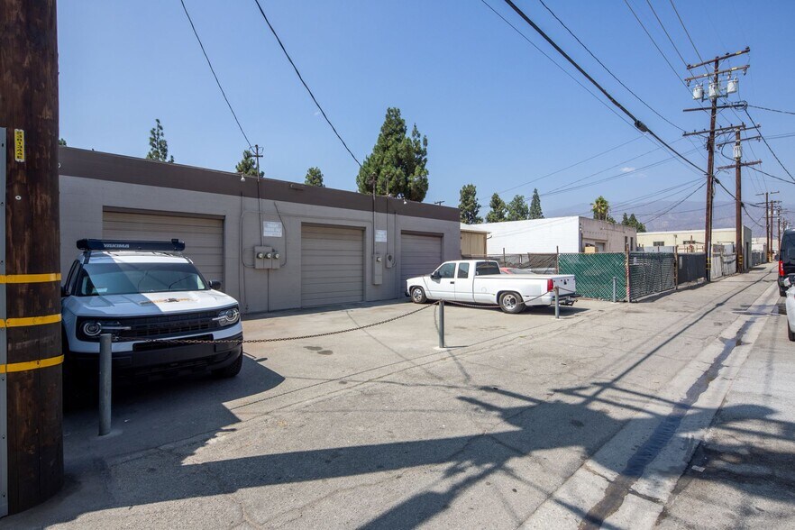 More Photos Of 230 S Motor Ave, Azusa Warehouse For Lease