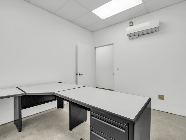 More Photos Of 5645 E Clinton Ave, Fresno Manufacturing For Lease