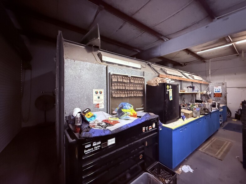 More Photos Of 5508 Benchmark Ln, Sanford Warehouse For Sale