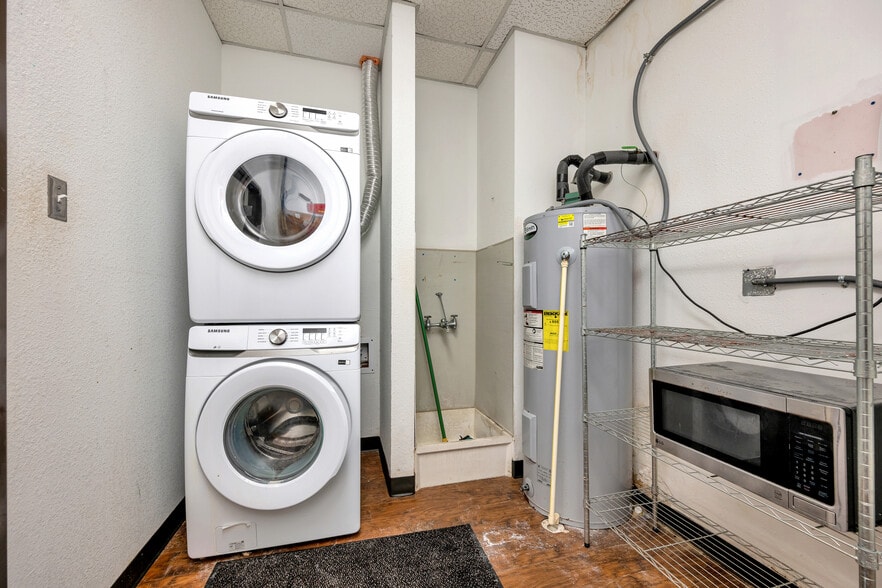 More Photos Of 132 El Chico Trl, Willow Park Medical For Lease