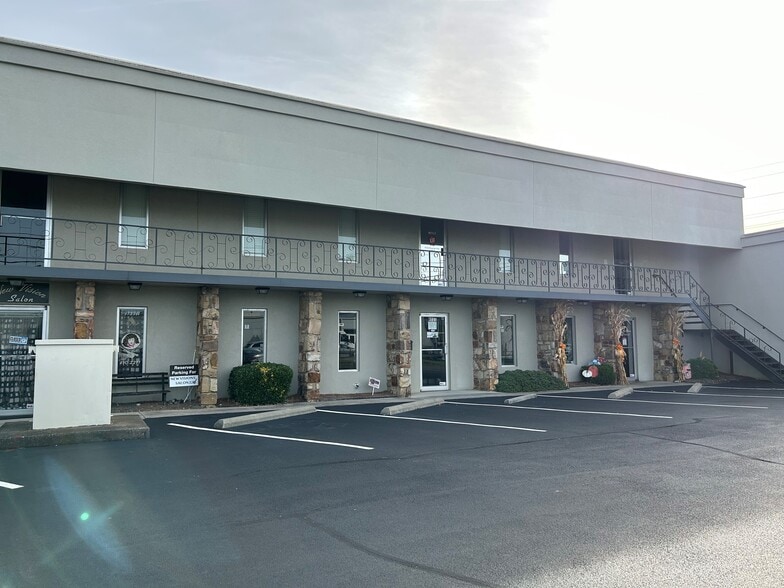 More Photos Of 9715-9727 Kingston Pike, Knoxville Freestanding For Lease
