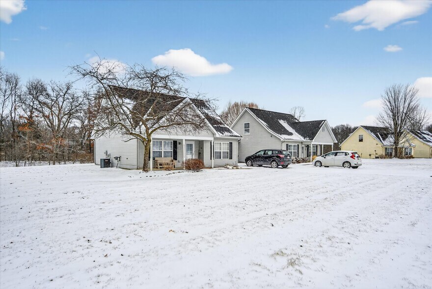 More Photos Of 711 Cattail Ln, Pinckney Apartments For Sale