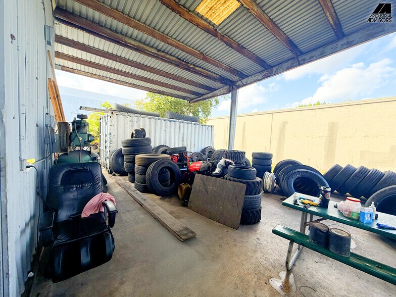 More Photos Of 8115 NW 98th St, Hialeah Manufacturing For Lease