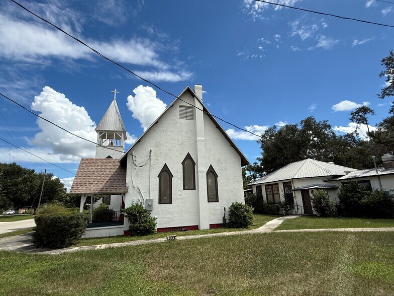 More Photos Of 18-20 E Pleasant St, Avon Park Religious Facility For Lease