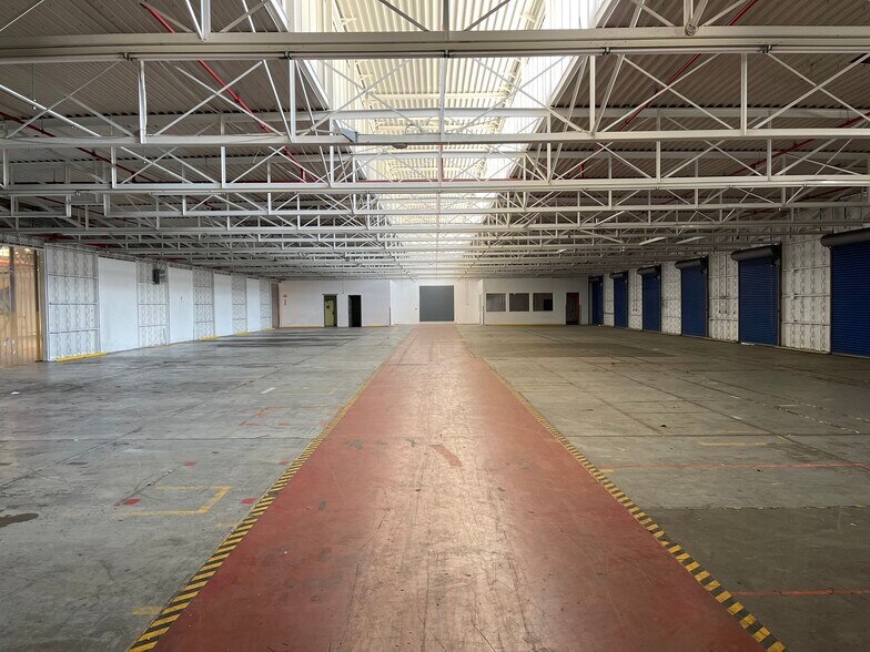 More Photos Of 800 W Milford St, Glendale Warehouse For Lease