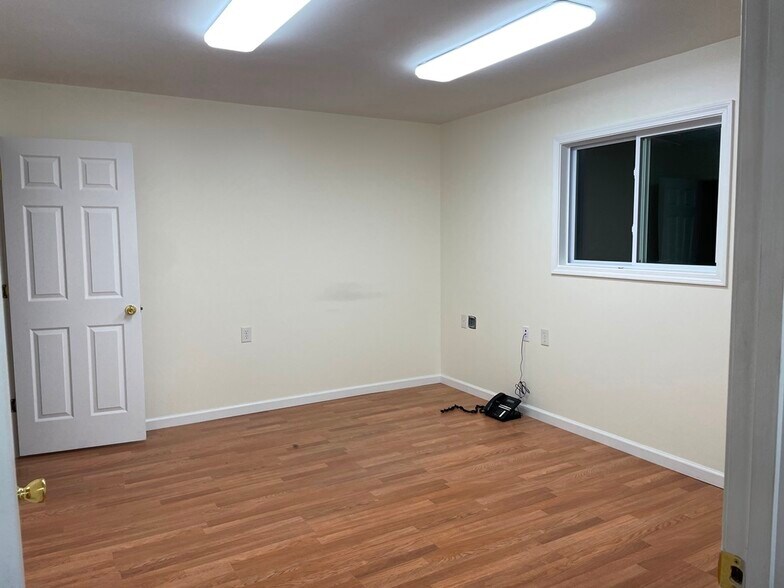 More Photos Of 300 Delano Dr, Manchester Warehouse For Sale