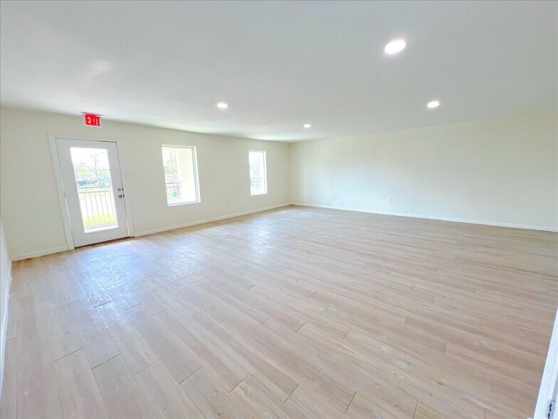 More Photos Of 7704 Irvington Blvd, Houston General Retail For Lease