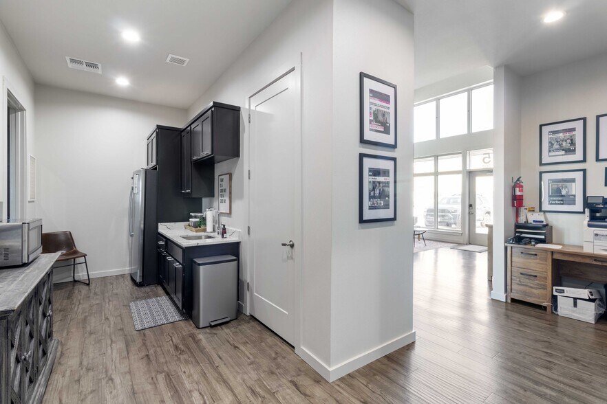More Photos Of 4438 Highway 6 S, College Station Office For Sale