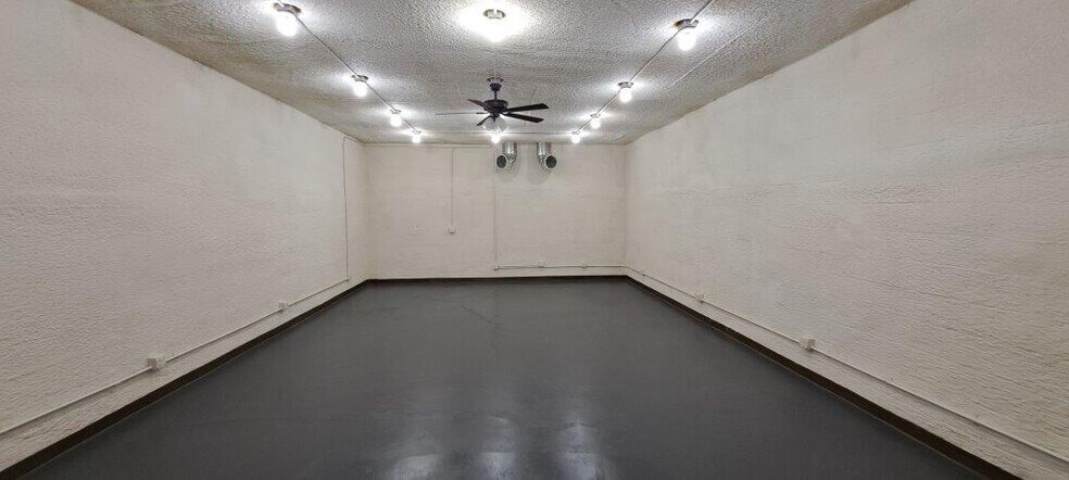 More Photos Of 953 E Sahara Ave, Las Vegas Storefront For Lease