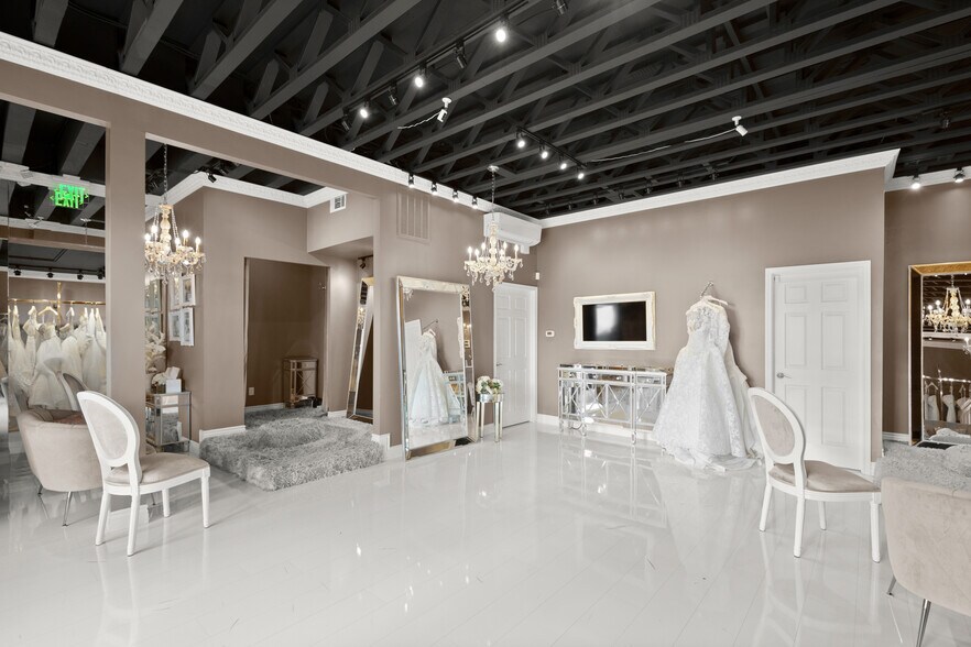 More Photos Of 7700 N Lamar Blvd, Austin Storefront Retail Office For Sale