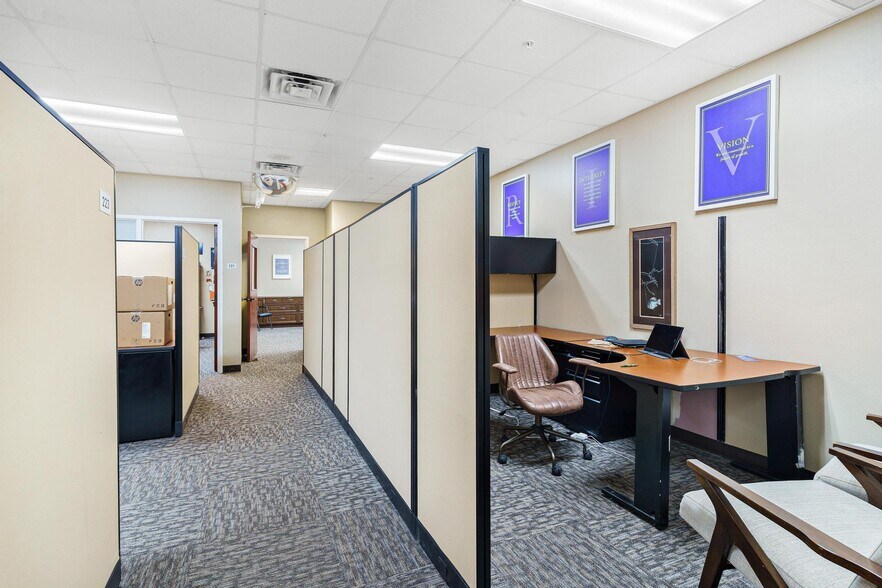 More Photos Of 1904 Thomas Ave, Leesburg Office For Lease