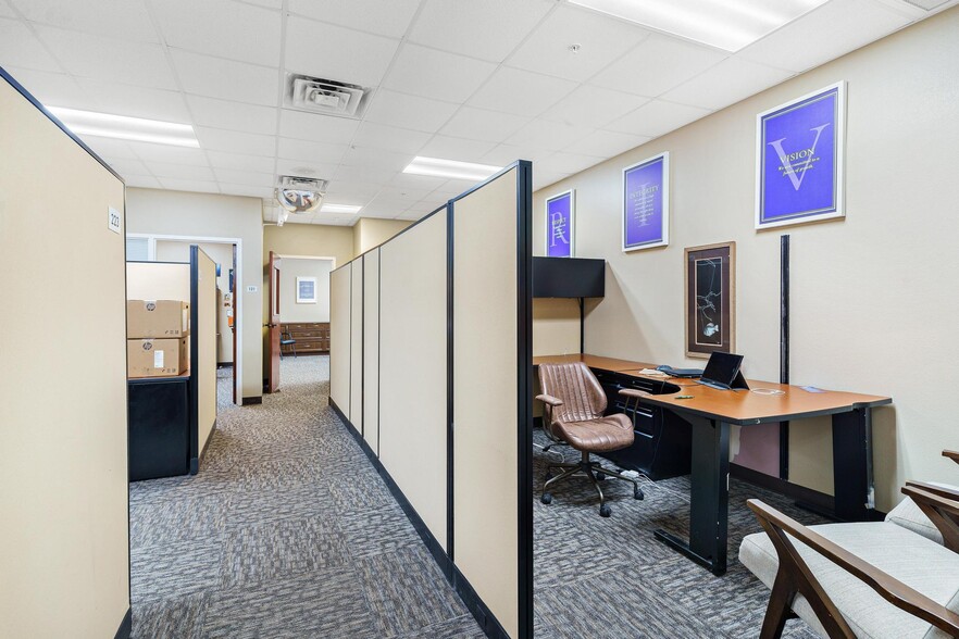 More Photos Of 1904 Thomas Ave, Leesburg Office For Sale