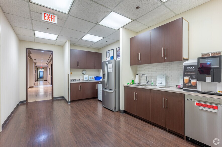 More Photos Of 100 King St W, Toronto Coworking Space