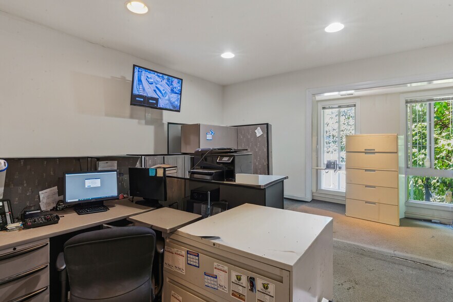 More Photos Of 1512 Marion Barry Ave SE, Washington Office For Sale