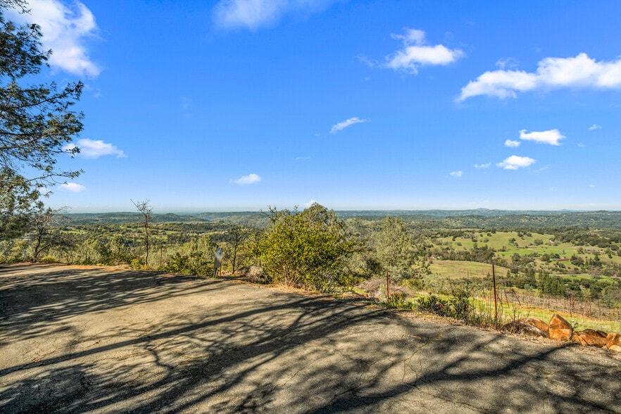 More Photos Of 6781 Tower, Somerset Winery Vineyard For Sale